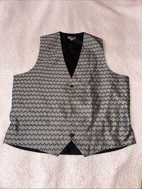 Textured Silver Men's Dress Vest with Subtle Pattern